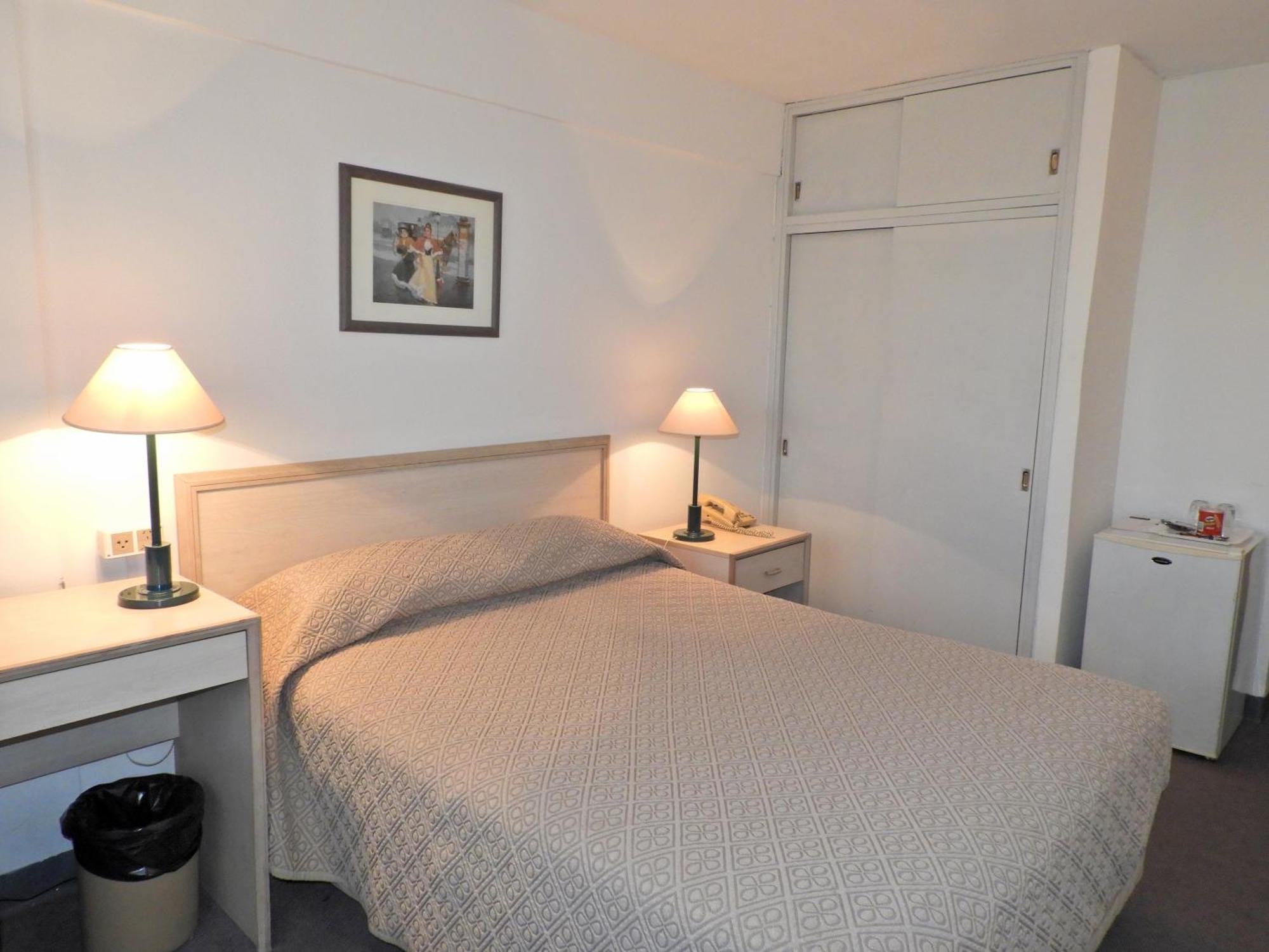 Hotel Tres Cruces Montevideo Bagian luar foto