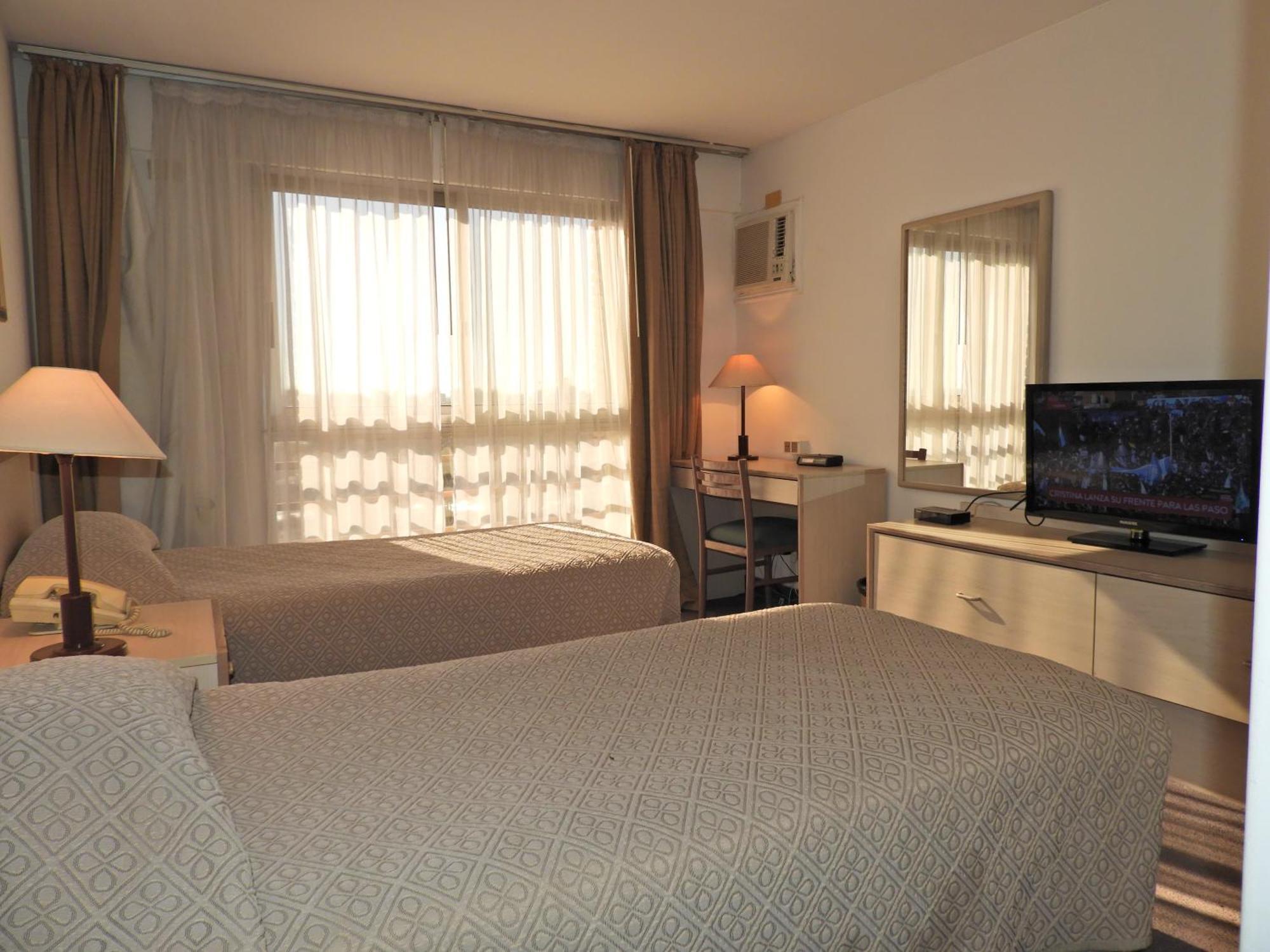 Hotel Tres Cruces Montevideo Bagian luar foto