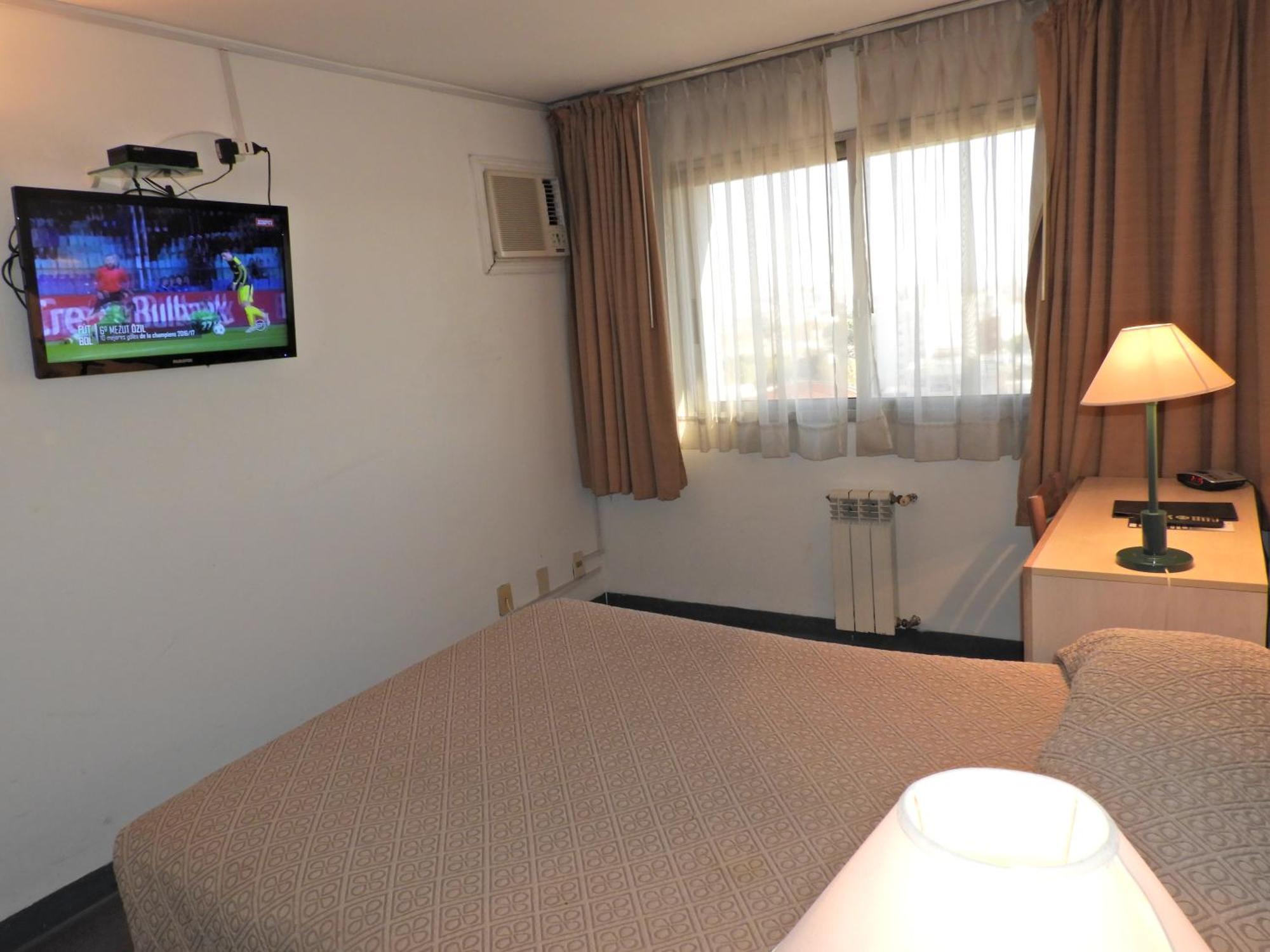 Hotel Tres Cruces Montevideo Bagian luar foto