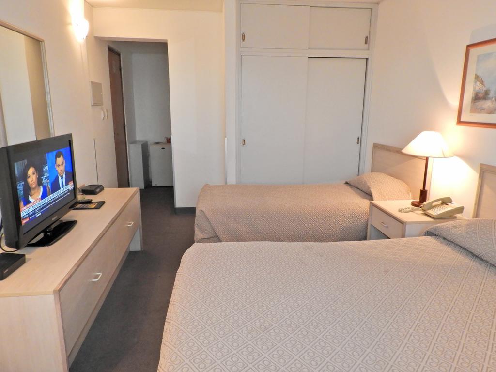 Hotel Tres Cruces Montevideo Bagian luar foto