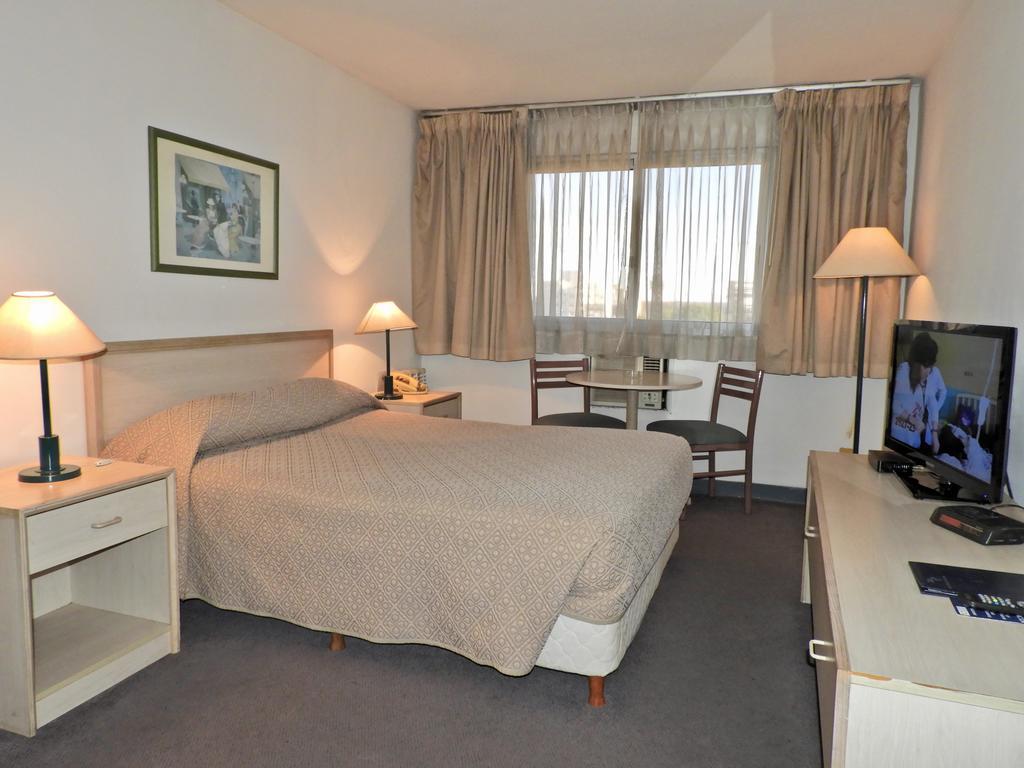 Hotel Tres Cruces Montevideo Bagian luar foto