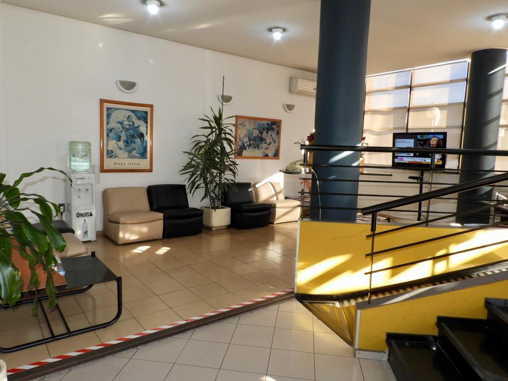 Hotel Tres Cruces Montevideo Bagian luar foto