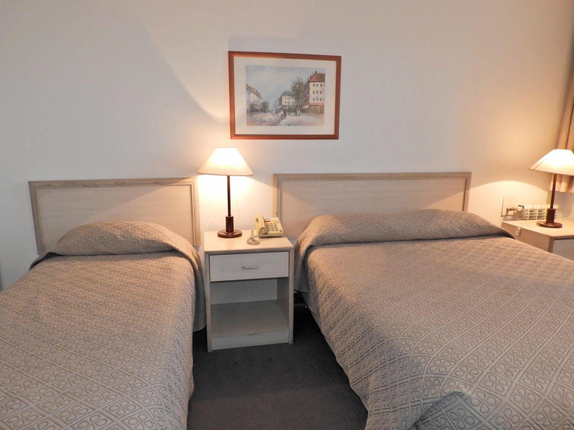 Hotel Tres Cruces Montevideo Bagian luar foto
