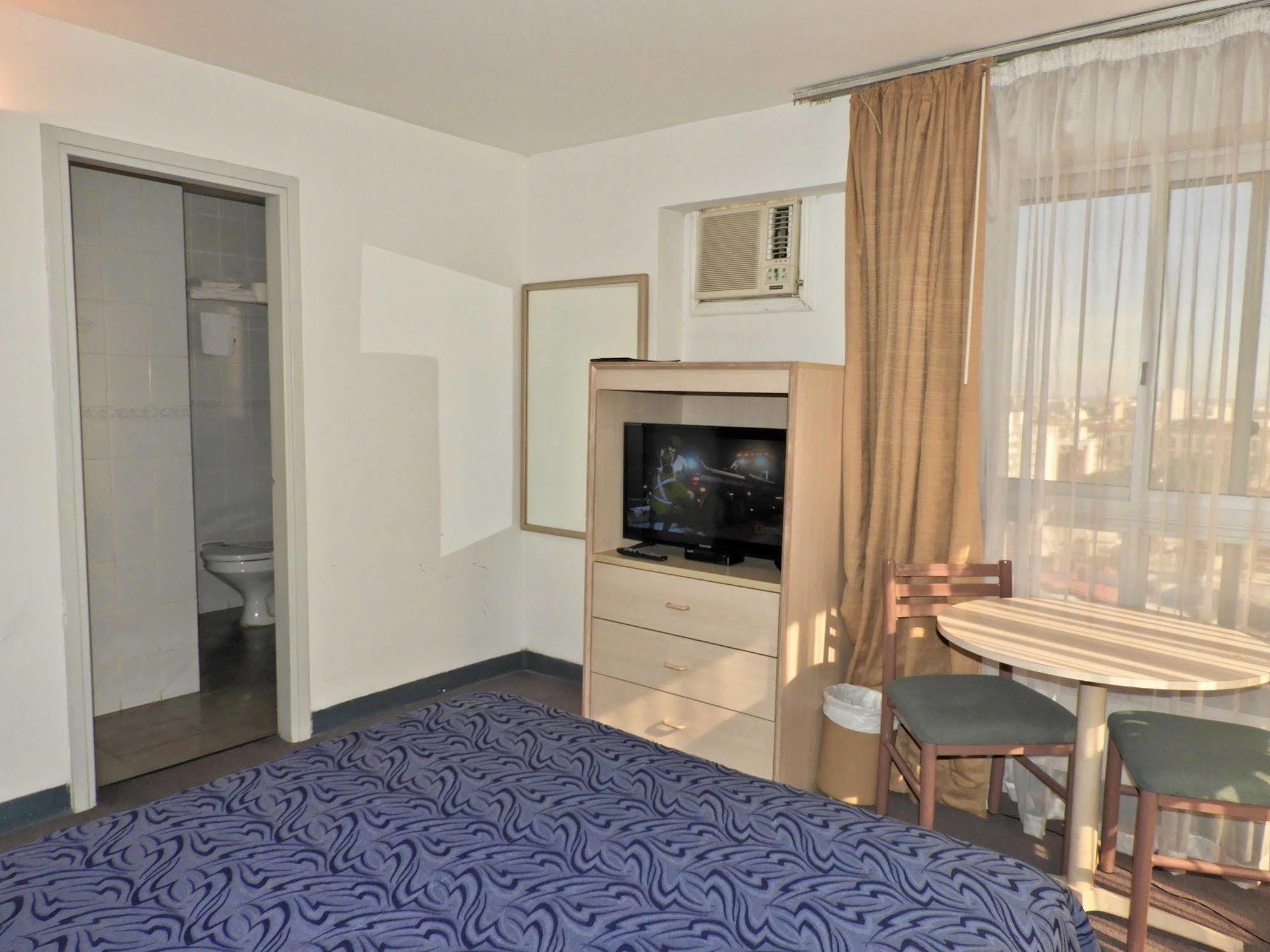 Hotel Tres Cruces Montevideo Bagian luar foto