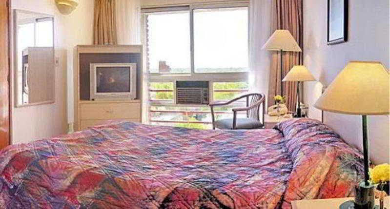 Hotel Tres Cruces Montevideo Bagian luar foto