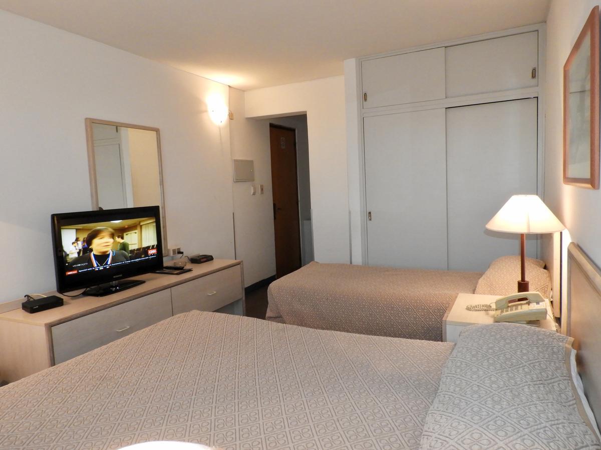 Hotel Tres Cruces Montevideo Bagian luar foto