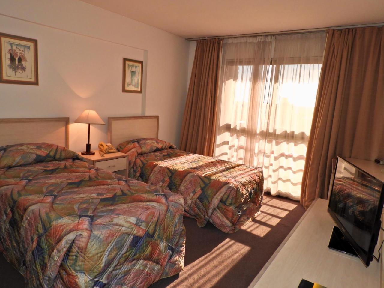 Hotel Tres Cruces Montevideo Bagian luar foto