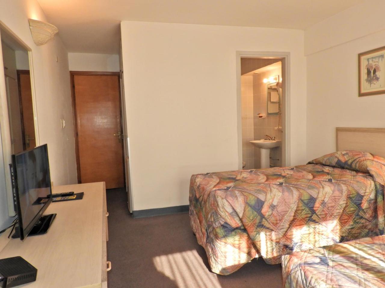 Hotel Tres Cruces Montevideo Bagian luar foto